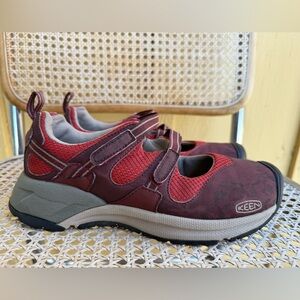 Keen Women's Burgundy and Gray Athletic Shoes